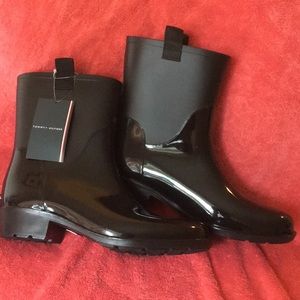 tommy hilfiger khristie rain boots